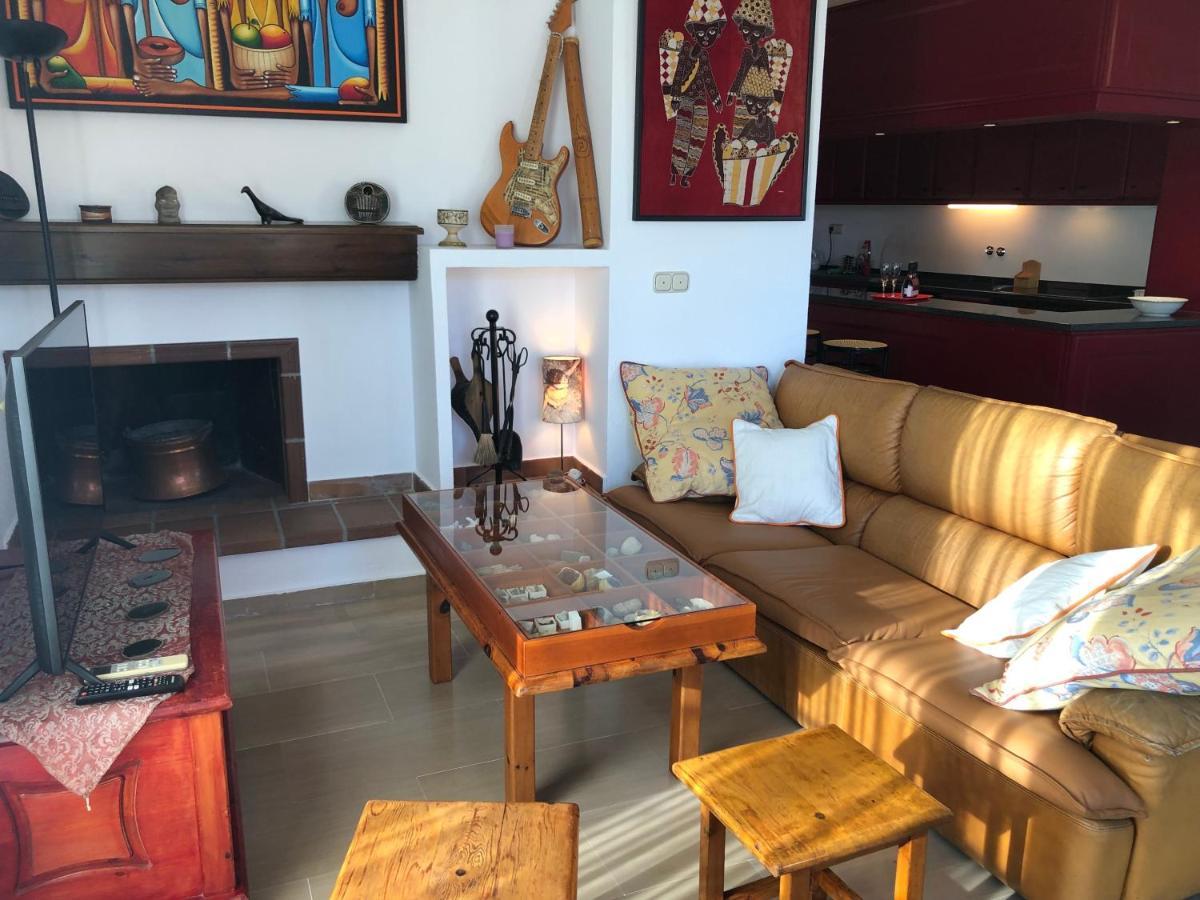 Loft Acogedor Con Terraza Y Parking En El Centro Apartment Huesca Luaran gambar